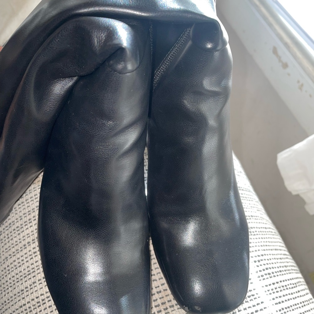 Black Knee-High Leather Boots - Picture 3 of 10